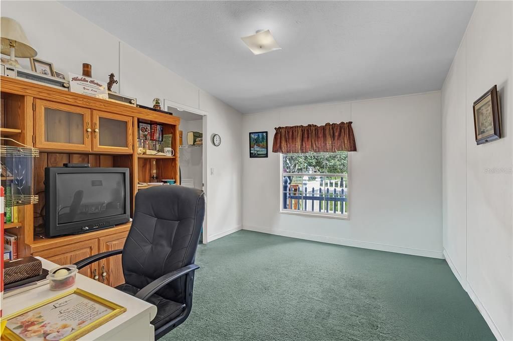 合同活跃: $280,000 (3 贝兹, 2 浴室, 1431 平方英尺)