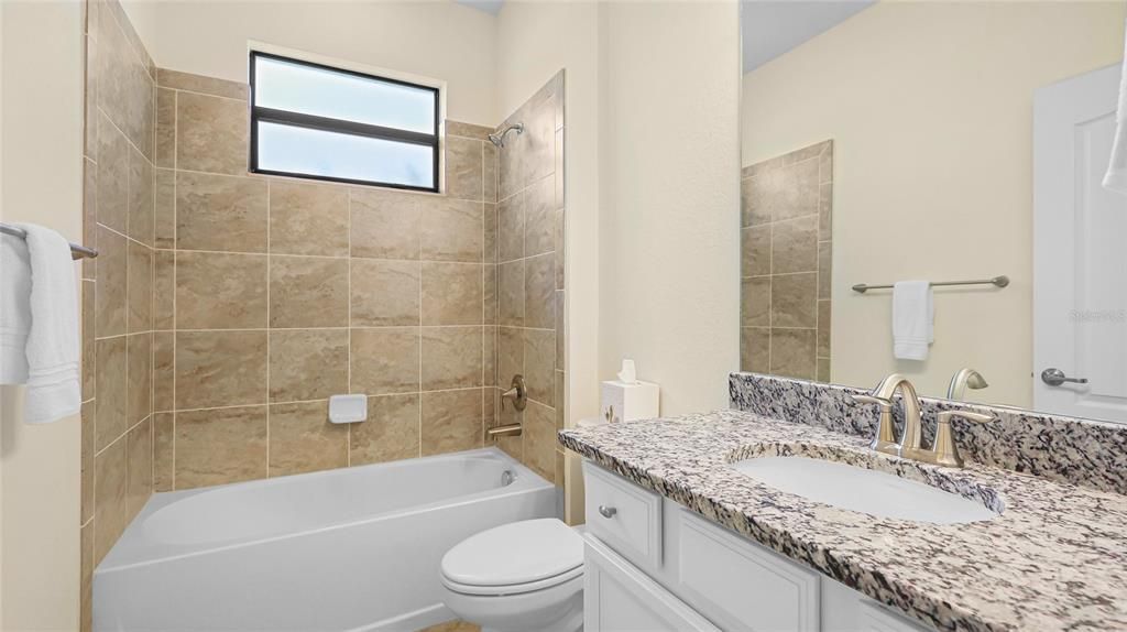 Activo con contrato: $619,000 (4 camas, 3 baños, 2440 Pies cuadrados)