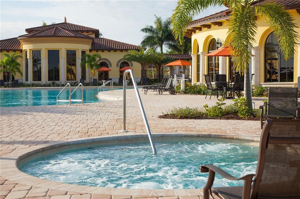 Activo con contrato: $619,000 (4 camas, 3 baños, 2440 Pies cuadrados)