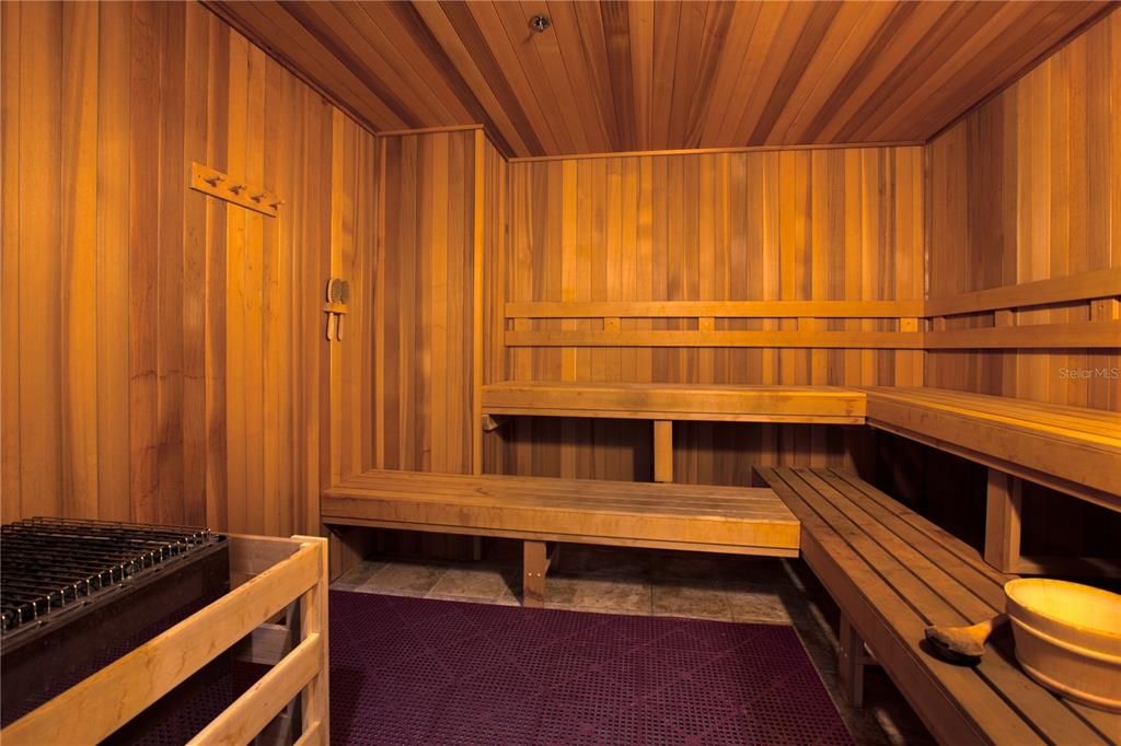 Activo con contrato: $619,000 (4 camas, 3 baños, 2440 Pies cuadrados)