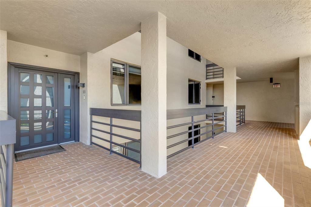 Под контрактом: $1,449,000 (2 спален, 2 ванн, 1503 Квадратных фут)