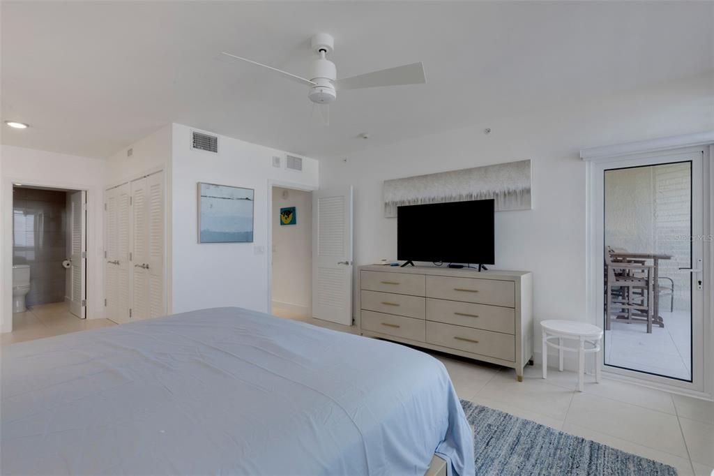 Под контрактом: $1,449,000 (2 спален, 2 ванн, 1503 Квадратных фут)