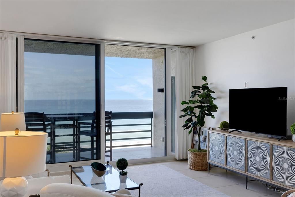 Под контрактом: $1,449,000 (2 спален, 2 ванн, 1503 Квадратных фут)