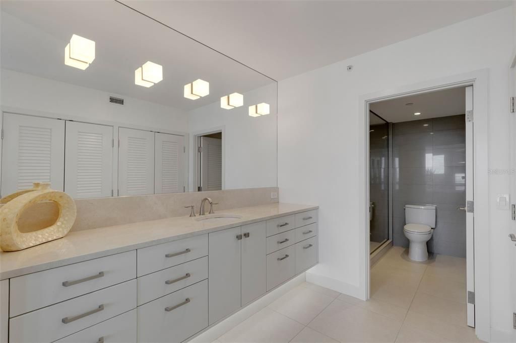 Под контрактом: $1,449,000 (2 спален, 2 ванн, 1503 Квадратных фут)