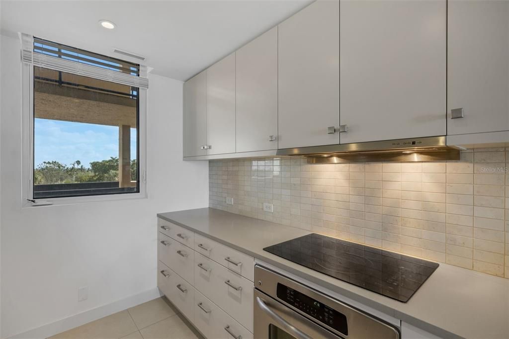 Под контрактом: $1,449,000 (2 спален, 2 ванн, 1503 Квадратных фут)