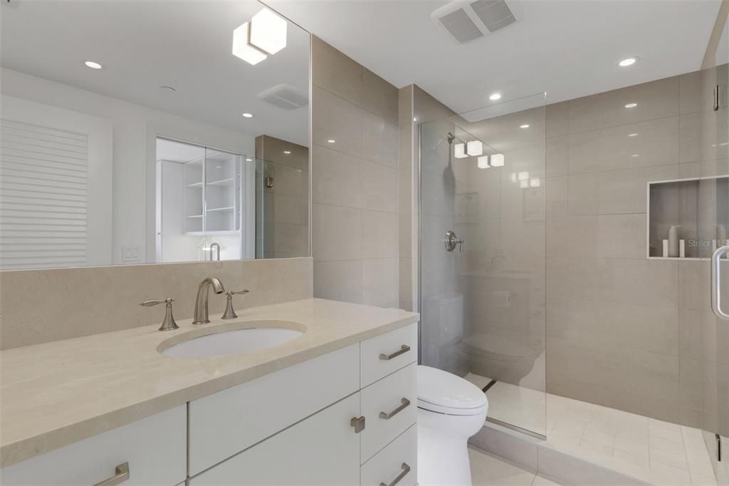 Под контрактом: $1,449,000 (2 спален, 2 ванн, 1503 Квадратных фут)