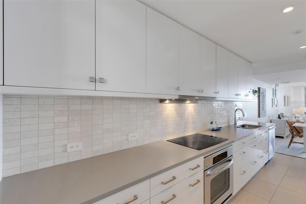 Под контрактом: $1,449,000 (2 спален, 2 ванн, 1503 Квадратных фут)