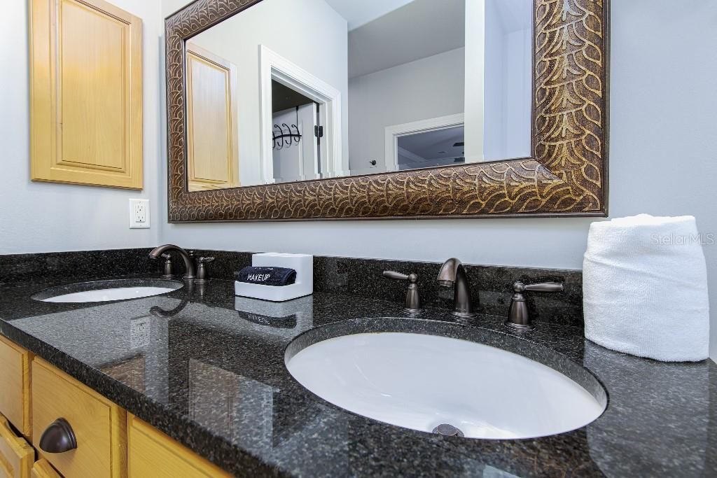 На продажу: $905,000 (4 спален, 3 ванн, 2040 Квадратных фут)