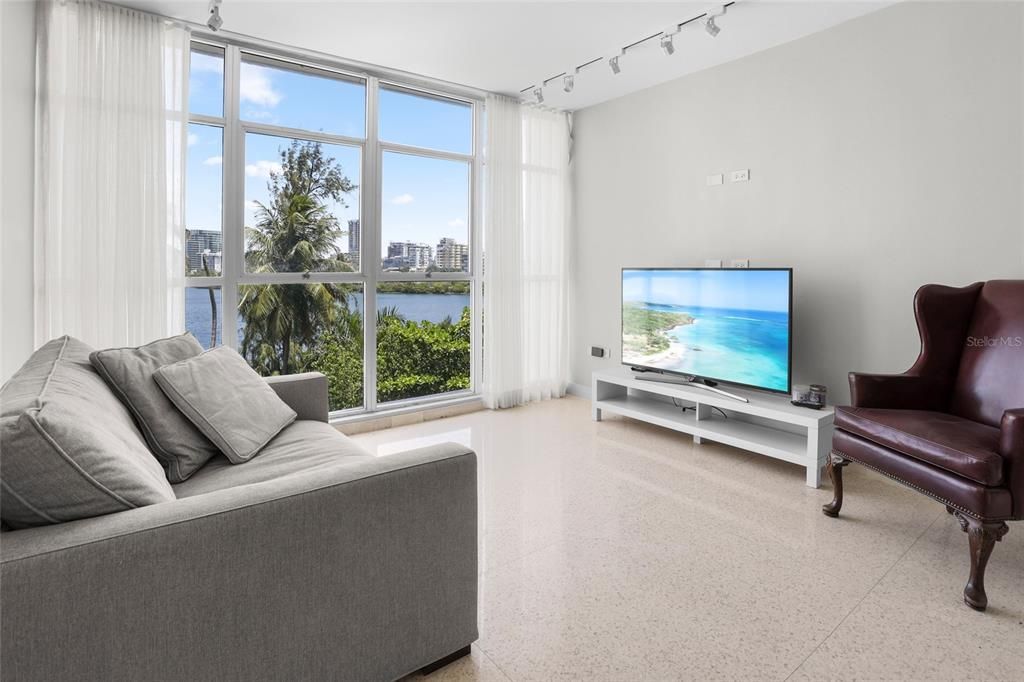 На продажу: $1,450,000 (3 спален, 2 ванн, 2101 Квадратных фут)