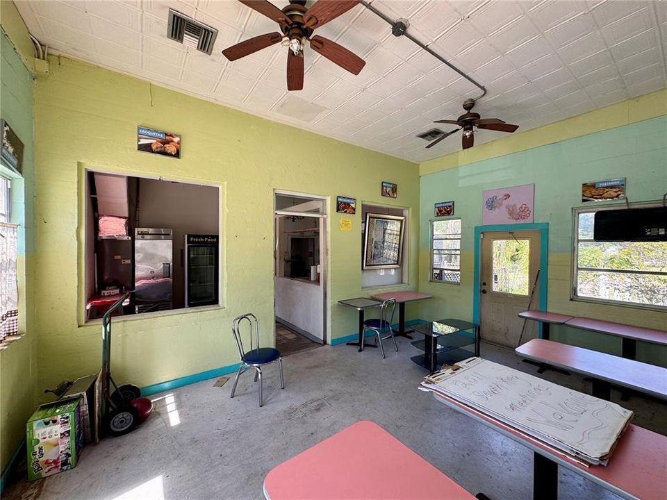 待售: $325,000 (0 贝兹, 0 浴室, 1998 平方英尺)