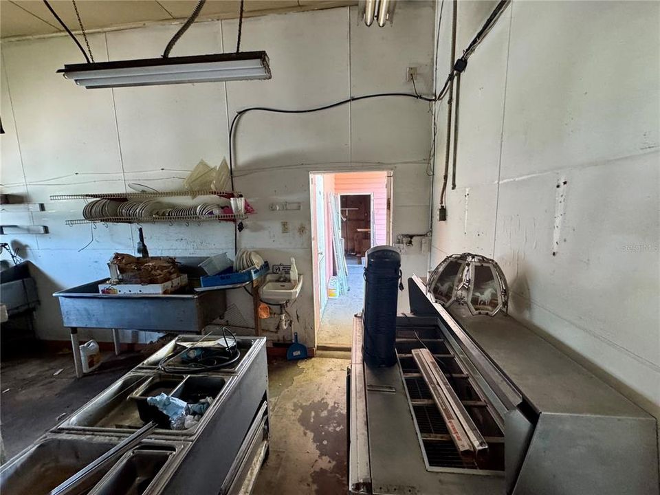 待售: $325,000 (0 贝兹, 0 浴室, 1998 平方英尺)