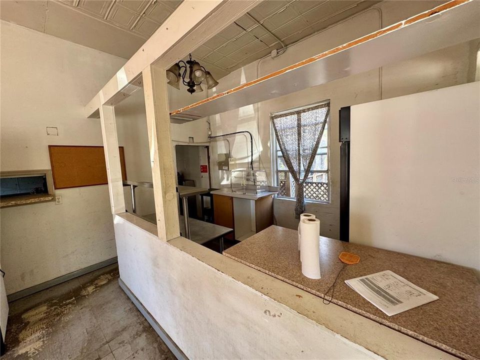 待售: $325,000 (0 贝兹, 0 浴室, 1998 平方英尺)