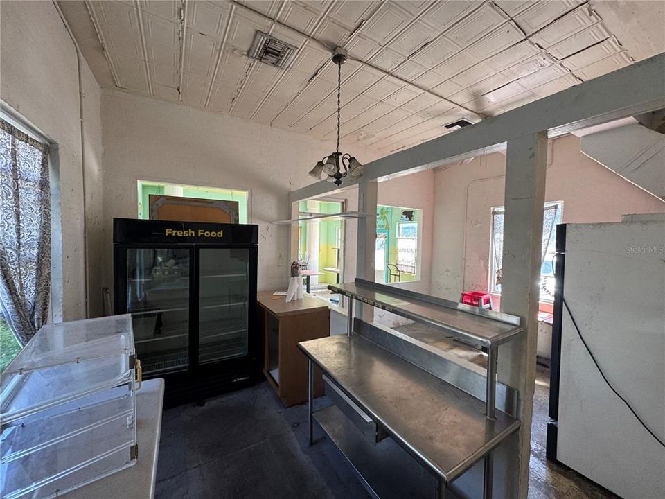 待售: $325,000 (0 贝兹, 0 浴室, 1998 平方英尺)