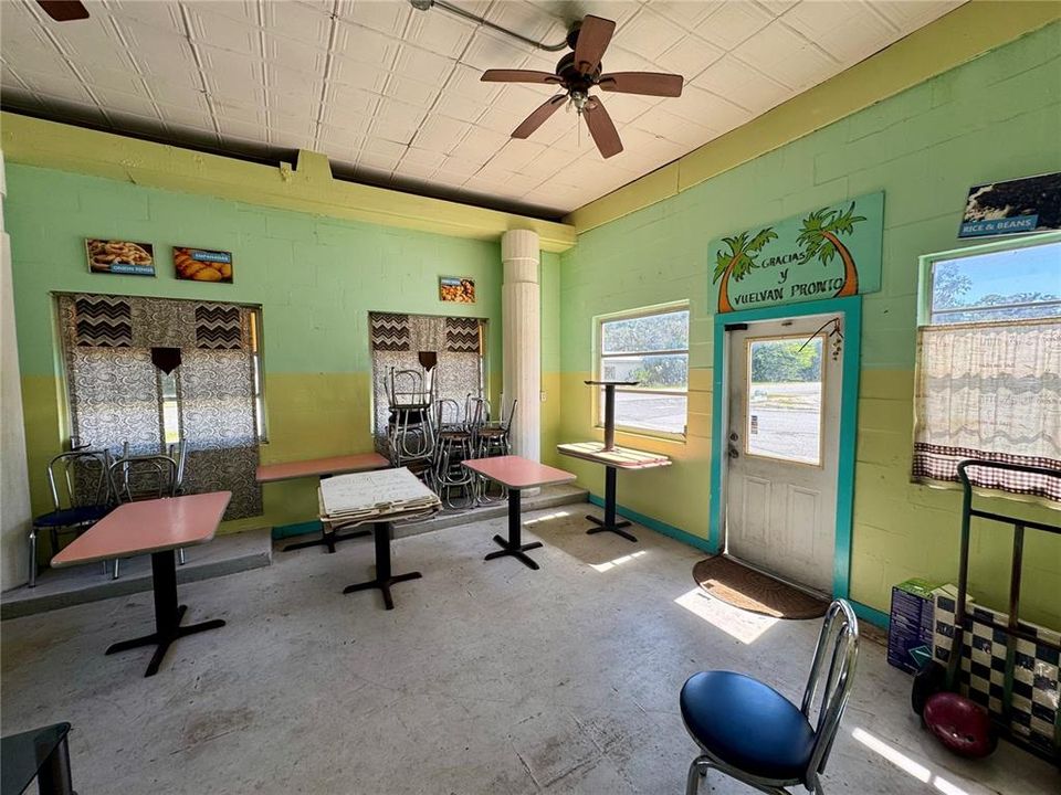 待售: $325,000 (0 贝兹, 0 浴室, 1998 平方英尺)