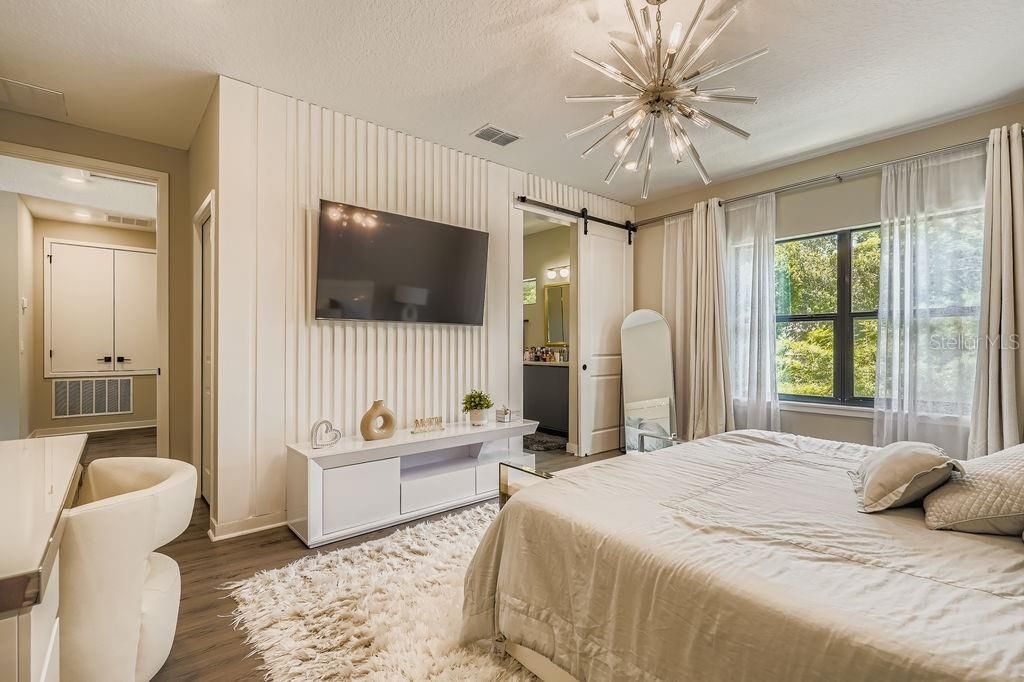 En Venta: $824,990 (4 camas, 3 baños, 2469 Pies cuadrados)