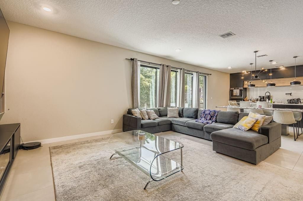 En Venta: $824,990 (4 camas, 3 baños, 2469 Pies cuadrados)