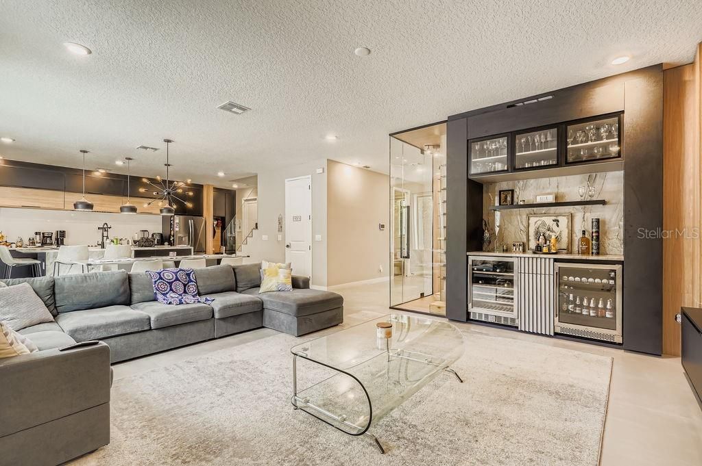 En Venta: $824,990 (4 camas, 3 baños, 2469 Pies cuadrados)