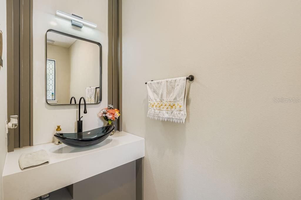 En Venta: $824,990 (4 camas, 3 baños, 2469 Pies cuadrados)