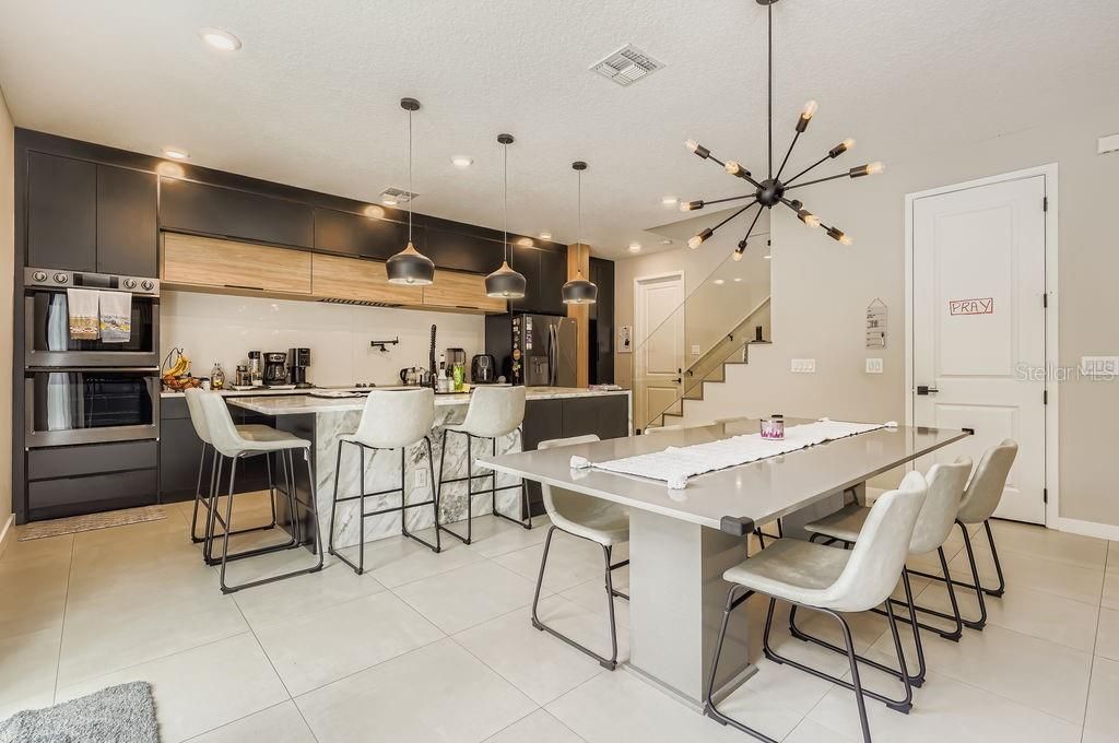 En Venta: $824,990 (4 camas, 3 baños, 2469 Pies cuadrados)