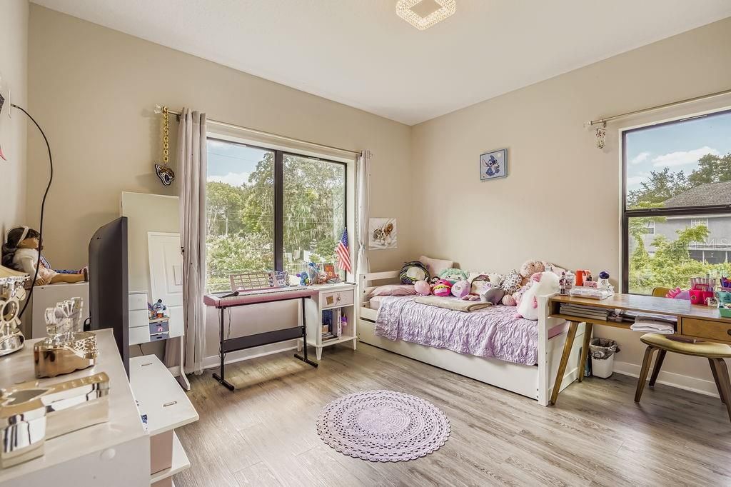 En Venta: $824,990 (4 camas, 3 baños, 2469 Pies cuadrados)