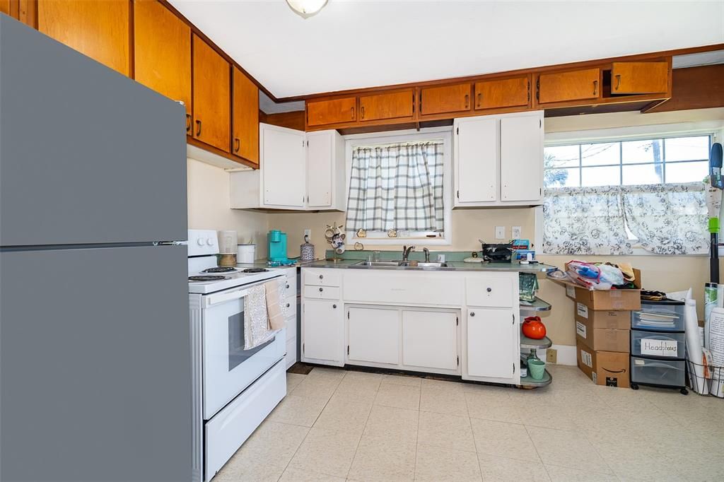 Под контрактом: $195,000 (2 спален, 1 ванн, 800 Квадратных фут)