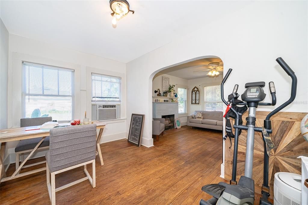 Под контрактом: $195,000 (2 спален, 1 ванн, 800 Квадратных фут)