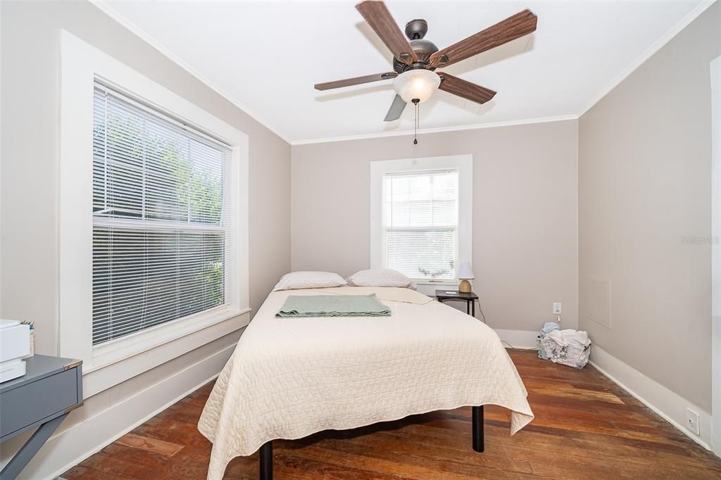 Под контрактом: $195,000 (2 спален, 1 ванн, 800 Квадратных фут)