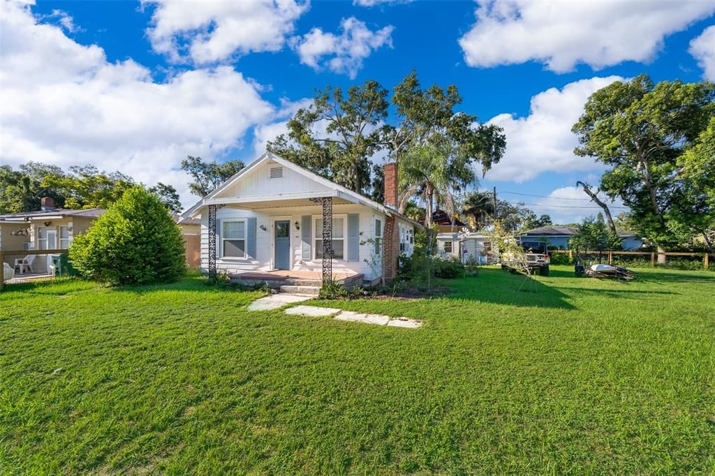 Под контрактом: $195,000 (2 спален, 1 ванн, 800 Квадратных фут)