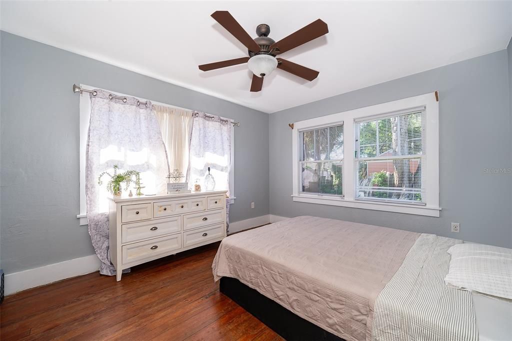 Под контрактом: $195,000 (2 спален, 1 ванн, 800 Квадратных фут)