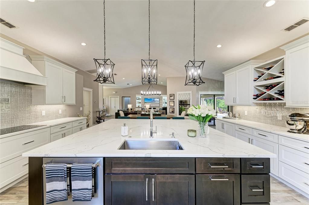 Под контрактом: $795,000 (3 спален, 2 ванн, 2341 Квадратных фут)