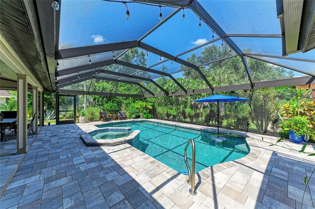 Под контрактом: $795,000 (3 спален, 2 ванн, 2341 Квадратных фут)