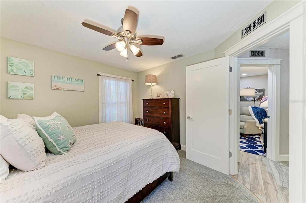 Под контрактом: $795,000 (3 спален, 2 ванн, 2341 Квадратных фут)