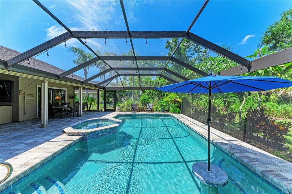 Под контрактом: $795,000 (3 спален, 2 ванн, 2341 Квадратных фут)