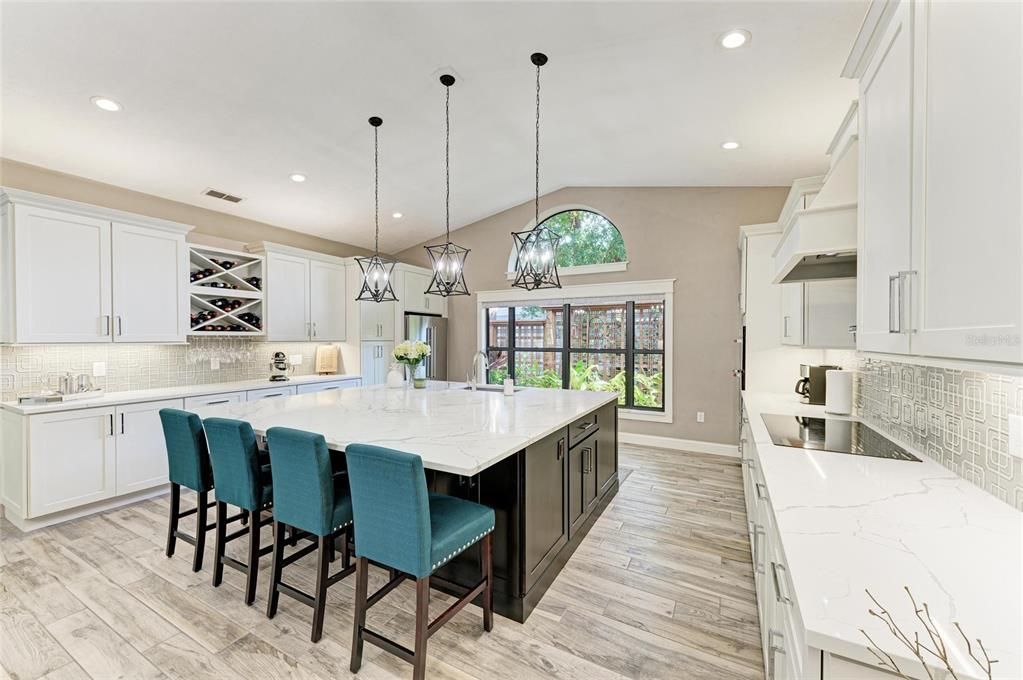 Под контрактом: $795,000 (3 спален, 2 ванн, 2341 Квадратных фут)