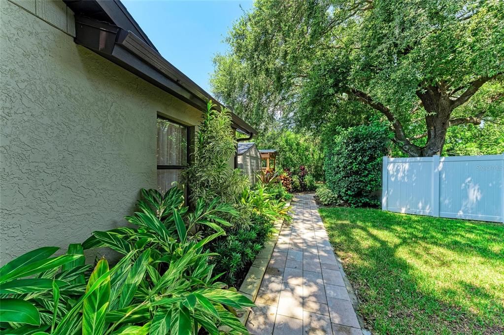 Под контрактом: $795,000 (3 спален, 2 ванн, 2341 Квадратных фут)