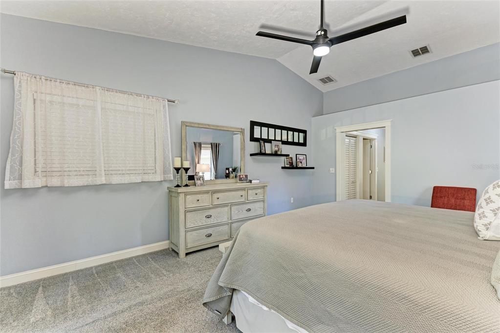 Под контрактом: $795,000 (3 спален, 2 ванн, 2341 Квадратных фут)