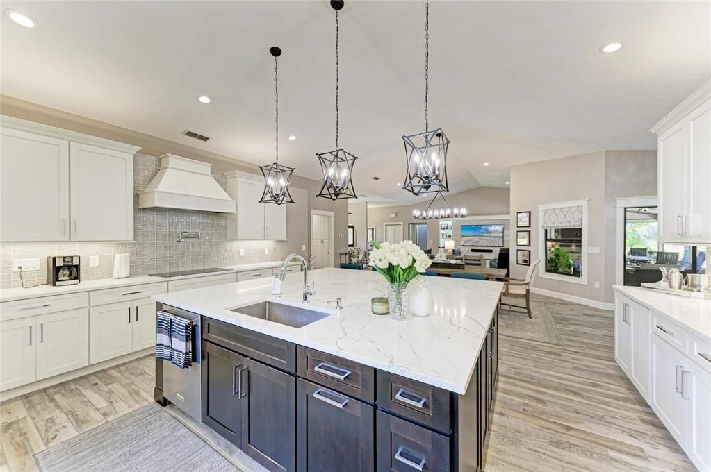 Под контрактом: $795,000 (3 спален, 2 ванн, 2341 Квадратных фут)