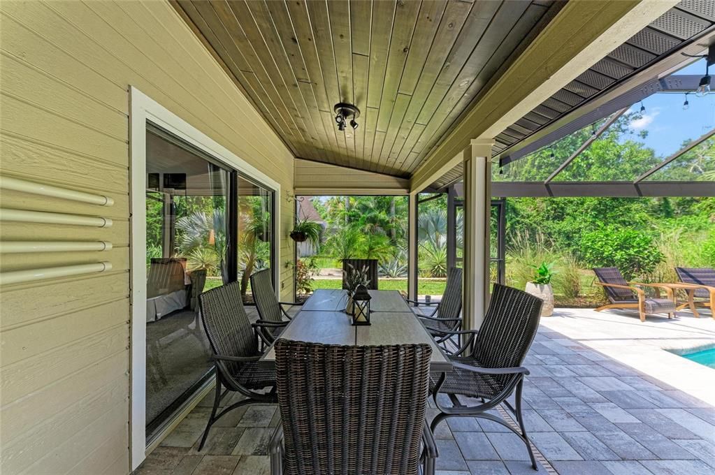 Под контрактом: $795,000 (3 спален, 2 ванн, 2341 Квадратных фут)