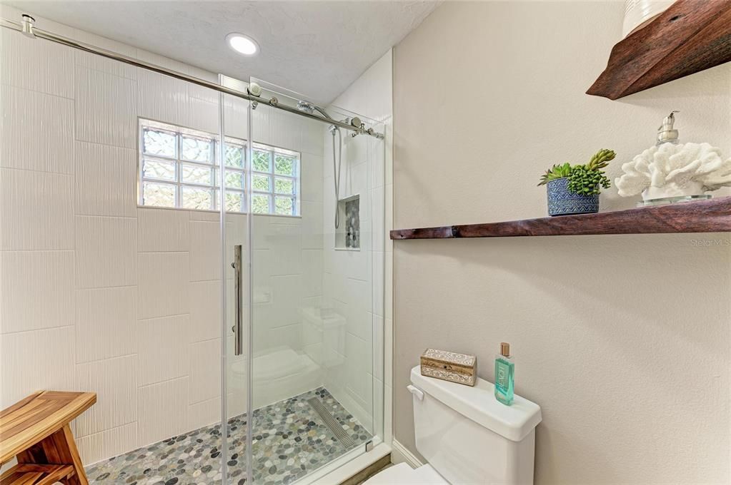 Под контрактом: $795,000 (3 спален, 2 ванн, 2341 Квадратных фут)