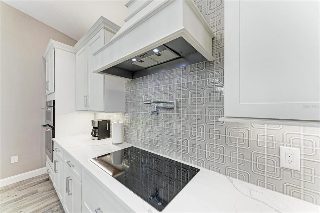 Под контрактом: $795,000 (3 спален, 2 ванн, 2341 Квадратных фут)