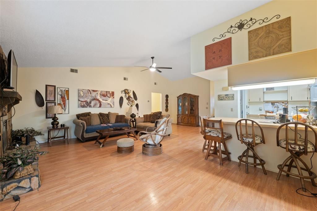 For Sale: $297,500 (2 beds, 2 baths, 1533 Square Feet)