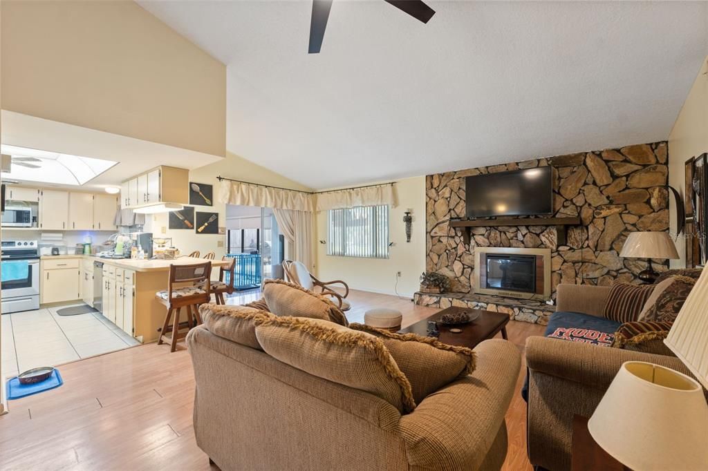 For Sale: $297,500 (2 beds, 2 baths, 1533 Square Feet)