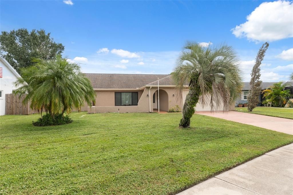 For Sale: $297,500 (2 beds, 2 baths, 1533 Square Feet)