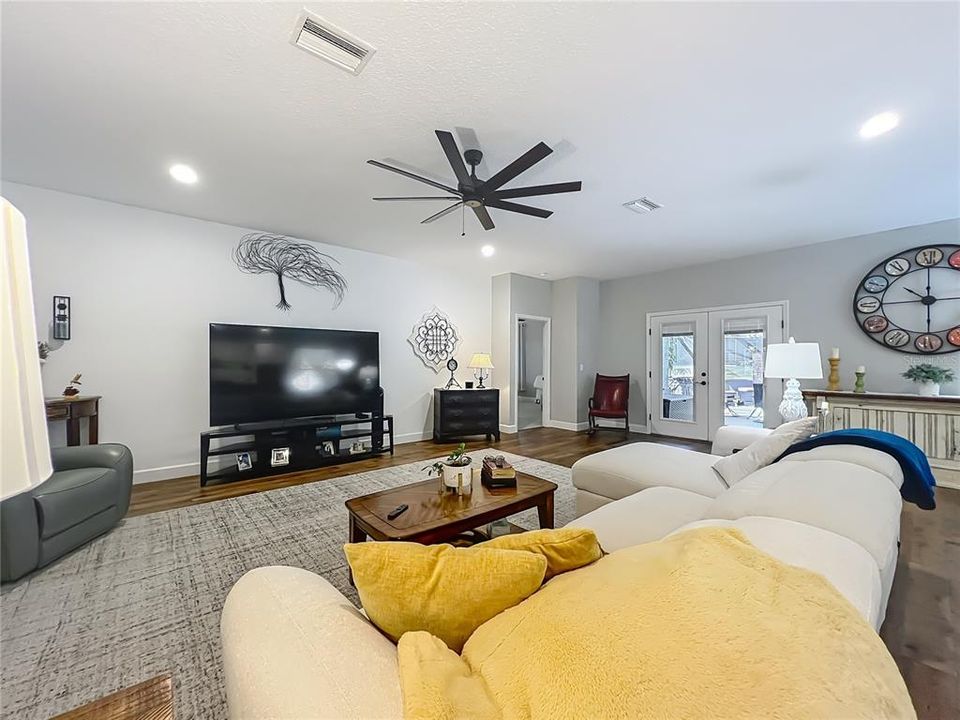 For Sale: $624,900 (3 beds, 2 baths, 2269 Square Feet)