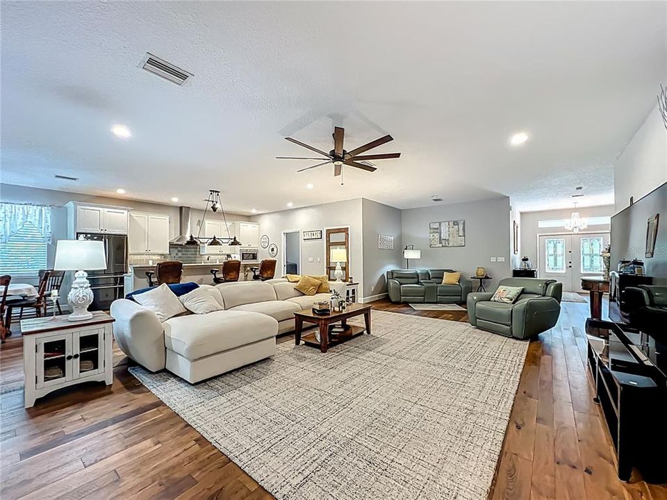 For Sale: $624,900 (3 beds, 2 baths, 2269 Square Feet)