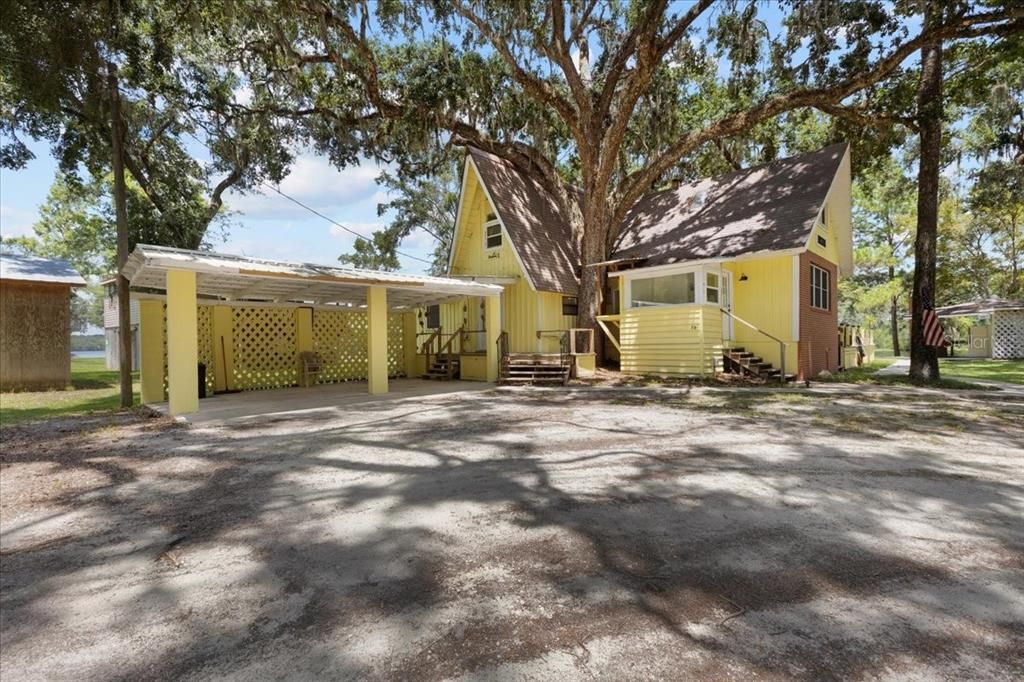 Recently Sold: $350,000 (3 beds, 2 baths, 1821 Square Feet)