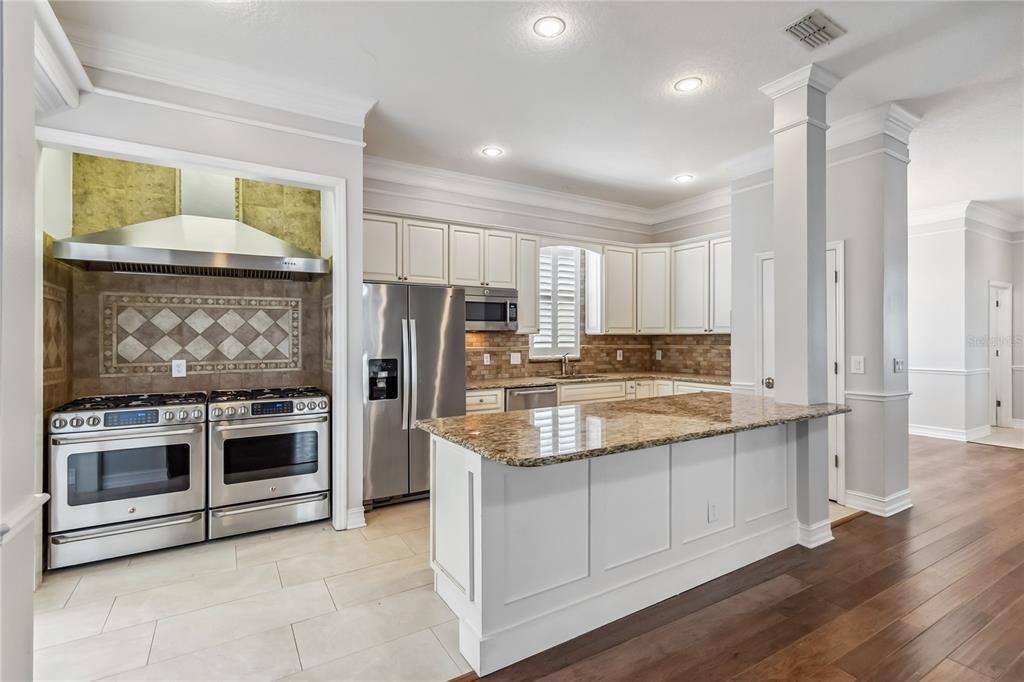 В аренду: $5,500 (5 спален, 3 ванн, 2800 Квадратных фут)