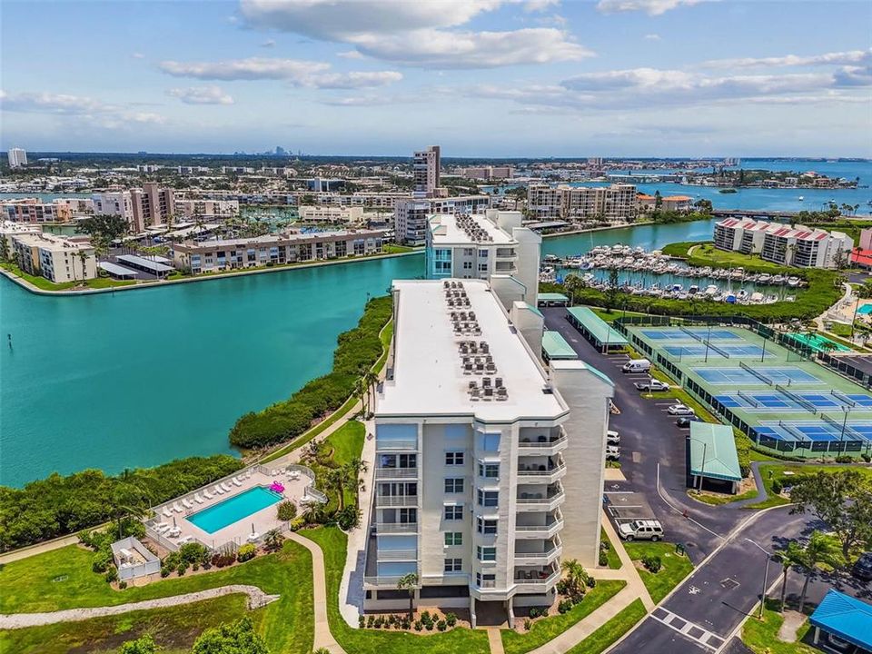For Sale: $450,000 (2 beds, 2 baths, 1145 Square Feet)