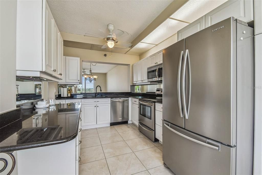 For Sale: $450,000 (2 beds, 2 baths, 1145 Square Feet)