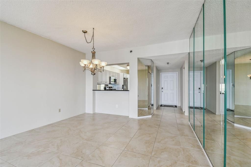 For Sale: $450,000 (2 beds, 2 baths, 1145 Square Feet)